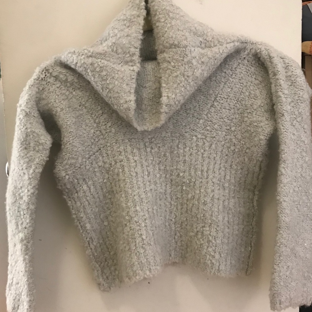 Cropped gray sweater